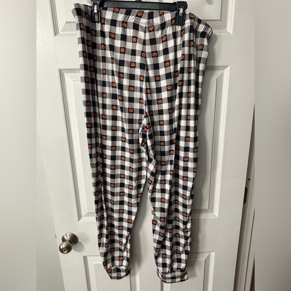 This Girl Loves Halloween 2 Pc Set  Pajamas Plus Size 2X Sleepwear Pumpkins - Picture 9 of 10